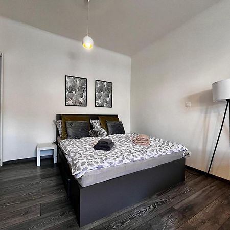 Air Conditioned Apartment 5 Min To Railway Station - Old Town Bratislava Exterior photo